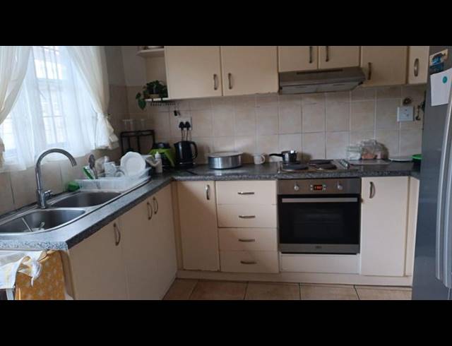 3 BEDROOM TOWNHOUSE FOR SALE IN BONELA